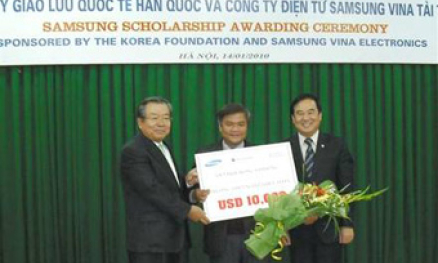 Trao 45 suất học bổng Samsung cho sinh viên chín trường đại học, cao đẳng
