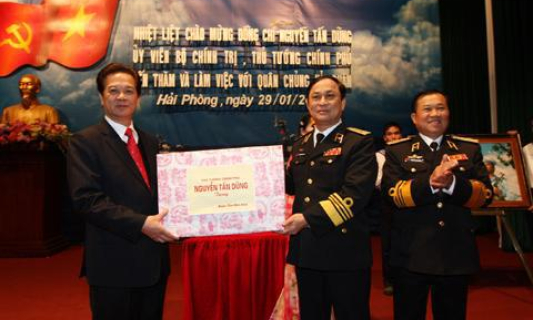 Thủ tướng Nguyễn Tấn Dũng thăm, chúc Tết Bộ đội Hải quân