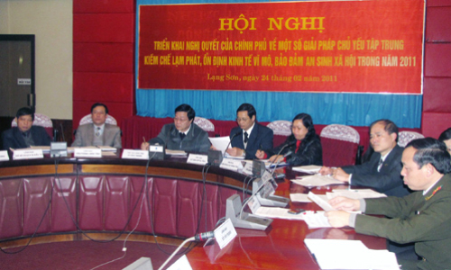 quyết của chính phủ về những giải pháp chủ yếu tập trung kiềm chế lạm phát, ổn định kinh tế vĩ mô, đảm bảo