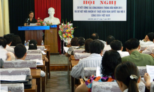 Sơ kết nửa nhiệm kỳ thực hiện Nghị quyết Đại hội X Công đoàn Việt Nam: Cần phát huy hơn nữa vai trò của