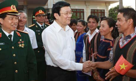 Chủ tịch nước Trương Tấn Sang thăm, làm việc tại Kon Tum
