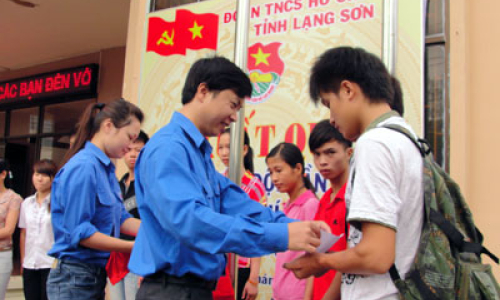 Đồng hành cùng thí sinh nghèo đợt 2: Hỗ trợ 37 thí sinh nghèo đi thi đại học