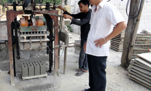 Ông chủ gạch ba banh