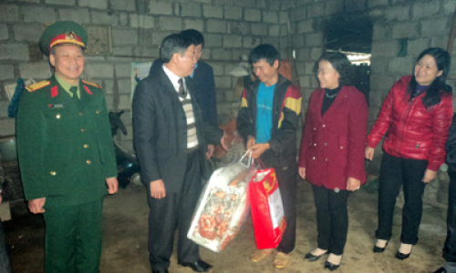 Lãnh đạo tỉnh thăm, tặng quà và chúc tết tại các địa phương