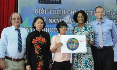 Học viên khiếm thính Việt Nam nhận học bổng “Lãnh đạo Điếc thế giới”