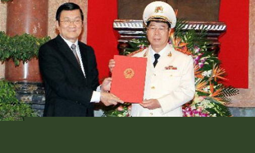 Chủ tịch nước trao quyết định thăng cấp bậc hàm Thượng tướng cho đồng chí Bùi Văn Nam