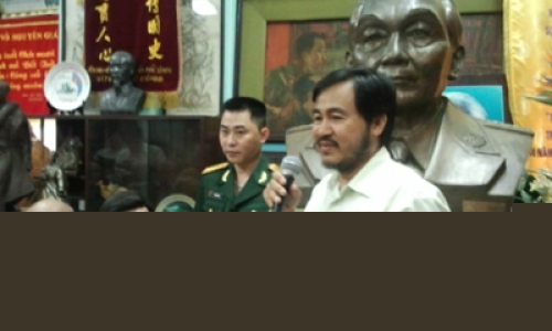 Anh Văn trong lòng nhà điêu khắc tài hoa