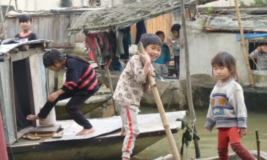Thất học giữa lòng thành phố