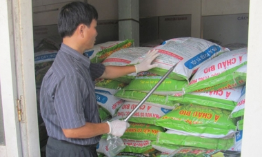 Phạt 200 triệu đồng hai đối tượng sản xuất phân bón giả