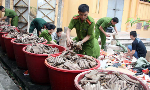 Tập trung đấu tranh chống pháo nổ trái phép
