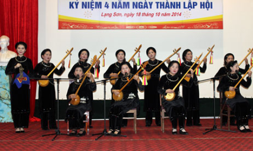 Giao lưu dân ca kỷ niệm 4 năm ngày thành lập Hội Bảo tồn dân ca tỉnh