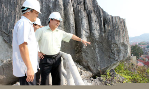 Lãnh đạo tỉnh kiểm tra công trình cột cờ Phai Vệ
