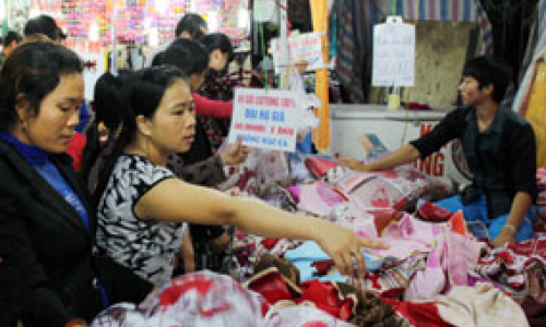 Lợi ích kép từ lồng ghép phiên chợ hàng Việt