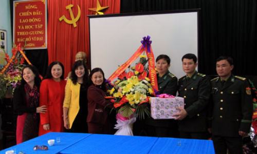 Thăm, tặng quà các đơn vị Bộ đội Biên phòng