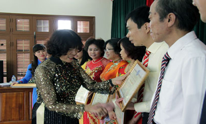 Biểu dương 7 tập thể, 42 cá nhân điển hình