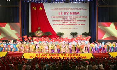 Lễ mít tinh kỷ niệm 70 năm Ngày truyền thống Công an nhân dân