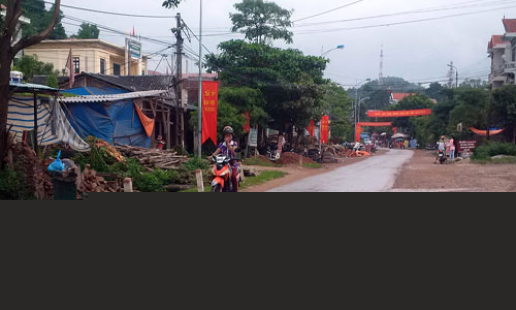 Tai nạn giao thông: Nguy cơ từ những ống nước ngang đường