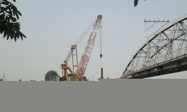 Tiến hành trục vớt cầu Ghềnh