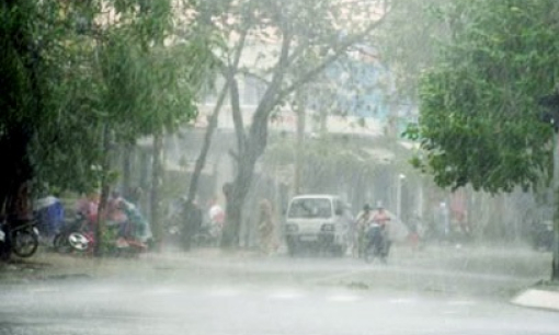 Các vùng biển có mưa dông mạnh, đề phòng nguy cơ lốc xoáy và gió giật mạnh