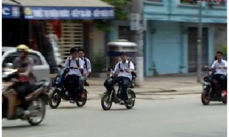 Ra quân kiểm tra, xử lý học sinh vi phạm Luật Giao thông đường bộ