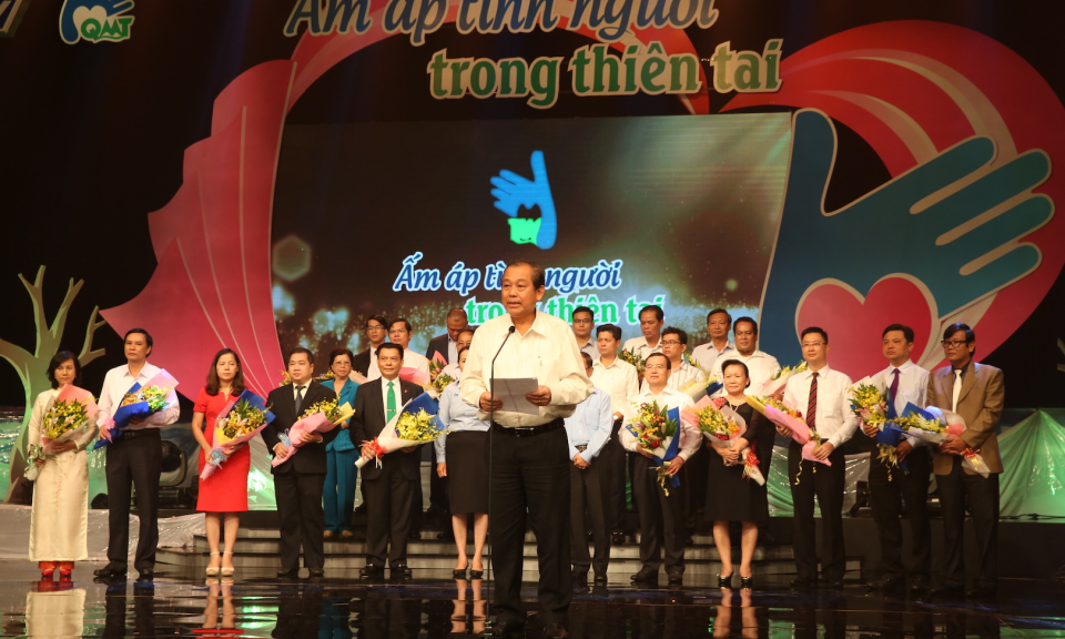 Ấm áp tình người trong thiên tai