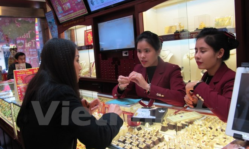 Giá vàng đồng loạt giảm sâu, tỷ giá trung tâm vượt ngưỡng 22.130 đồng