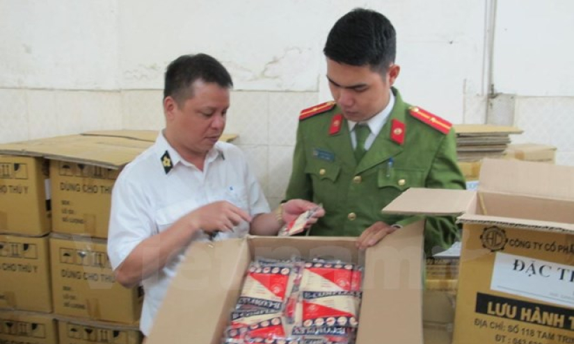 Tiêu hủy hơn 2 tấn thuốc thú y chưa được phép lưu hành tại Việt Nam