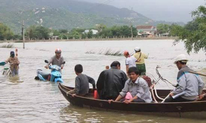 Gần 30 xã ở Bình Định bị lũ cô lập, nhiều người dân cần cứu trợ khẩn cấp
