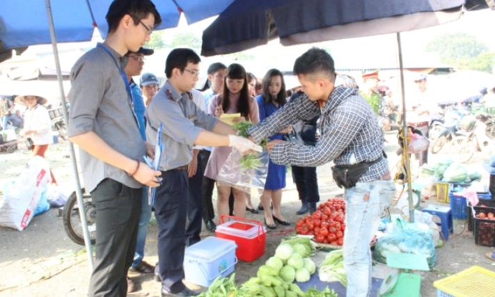 Hà Nội lập sáu đoàn kiểm tra an toàn thực phẩm trong dịp Tết