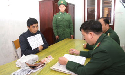 Bắt giữ đối tượng vận chuyển 80 triệu đồng tiền giả