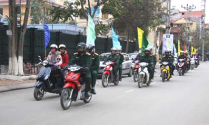 Hơn 100 thanh niên diễu hành tuyên truyền an toàn giao thông