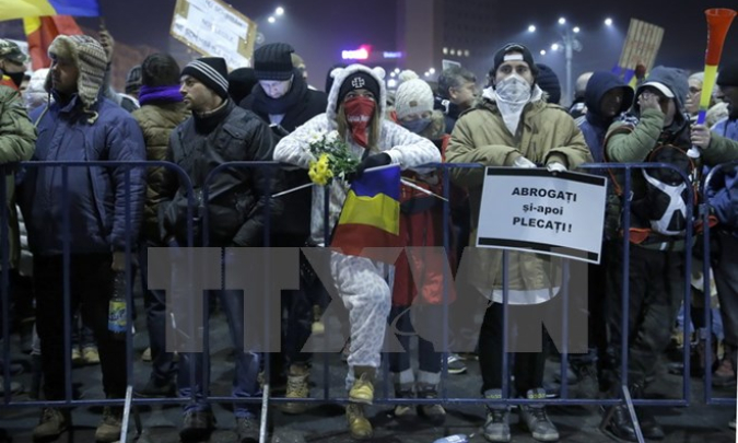 Romania: Biểu tình phản đối sắc lệnh miễn truy tố quan chức tham nhũng