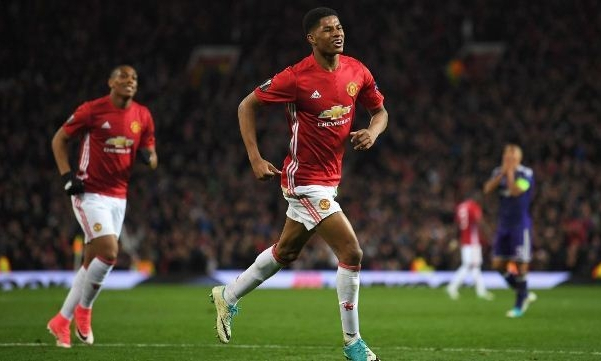 Rashford ghi bàn quyết định, MU vất vả vào bán kết