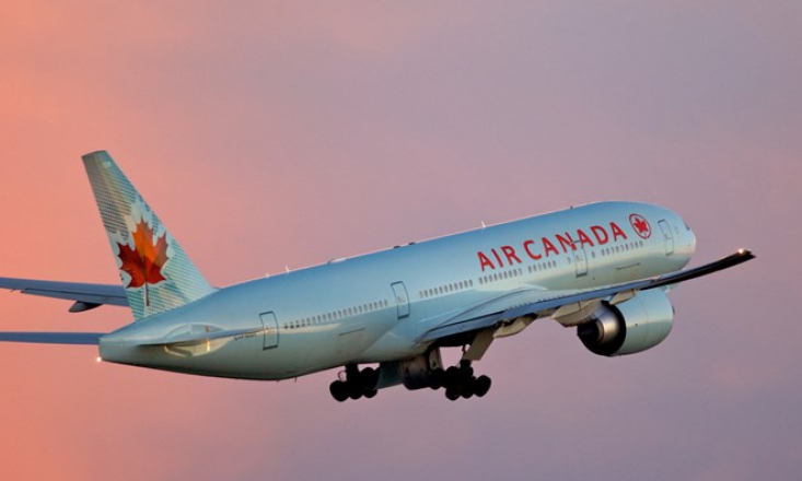 Canada ban luật bảo vệ hành khách đi máy bay sau sự cố United Airlines