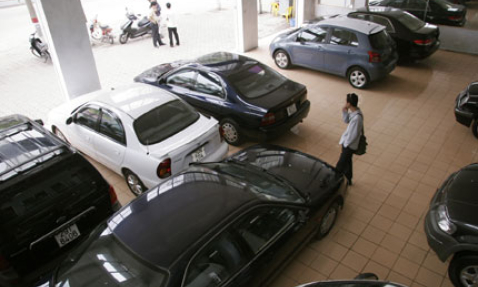 Bộ Tài chính: Không tăng phí trước bạ ôtô lên 50%