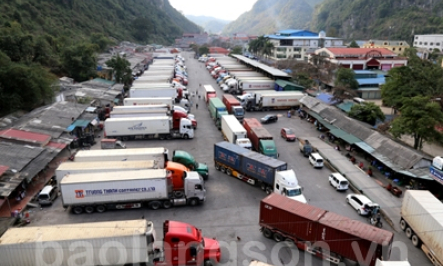 Đẩy mạnh phát triển thương mại biên giới