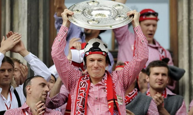 Siêu sao Arjen Robben sánh ngang huyền thoại Johan Cruyff
