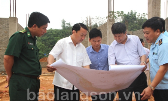 Lãnh đạo UBND tỉnh kiểm tra tại cửa khẩu Bình Nghi