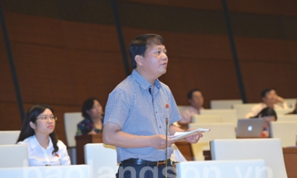 Ngày 31-5, Quốc hội làm việc tại hội trường thảo luận dự án luật và Chương trình xây dựng luật, pháp