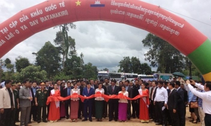 Thông xe vận tải đường bộ tại cặp cửa khẩu quốc tế Lệ Thanh