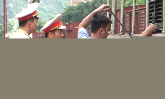 Tuyên truyền gắn với kiểm tra