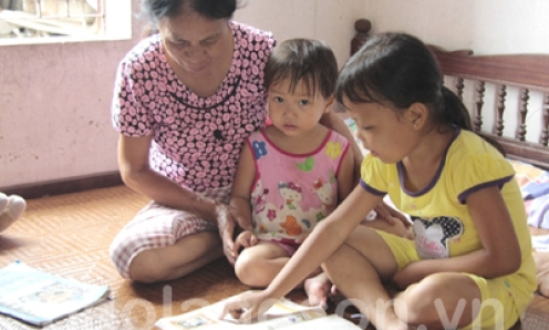 Hai chị em mắc bệnh tan máu bẩm sinh cần được giúp đỡ