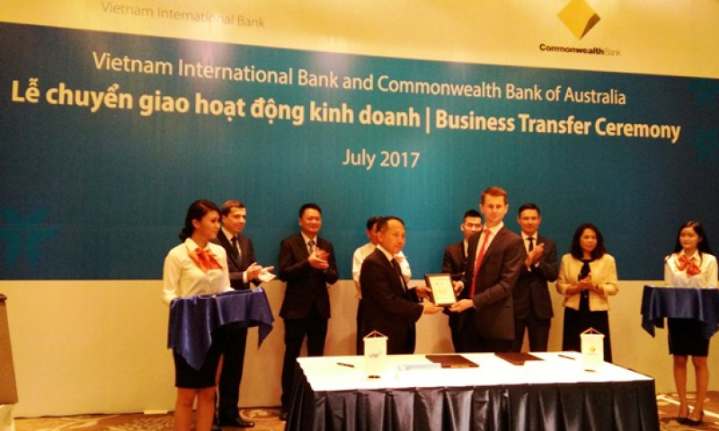 Các ngân hàng ngoại thoái vốn hay thay đổi chiến lược kinh doanh?