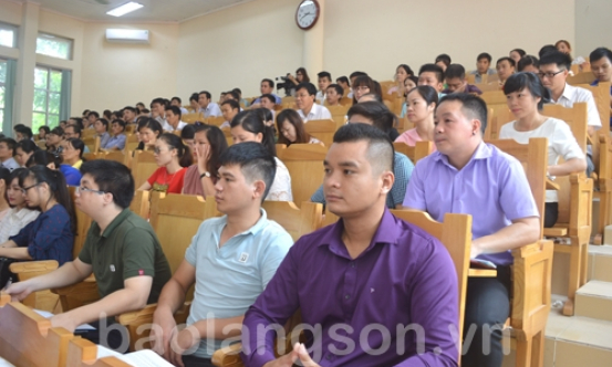 Bồi dưỡng văn hóa công sở và đạo đức công vụ cho gần 200 cán bộ