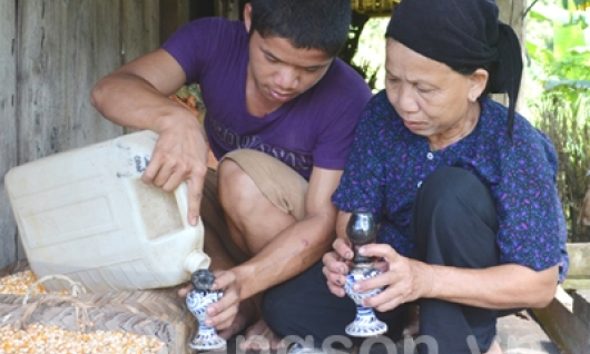 Còn Pheng mong chờ nguồn điện