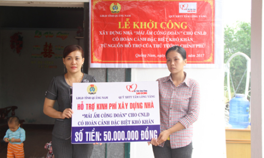 Quà của Thủ tướng đến với công nhân