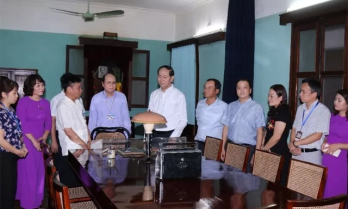 Chủ tịch nước Trần Đại Quang dâng hương tưởng niệm Chủ tịch Hồ Chí Minh