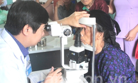Triển khai chương trình khám chữa bệnh nhân đạo tại huyện Chi Lăng
