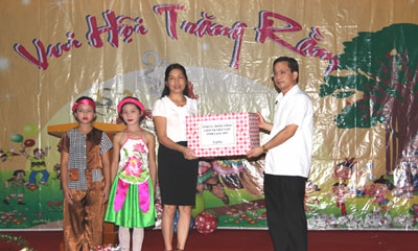Lãnh đạo tỉnh thăm, tặng quà Tết Trung thu
