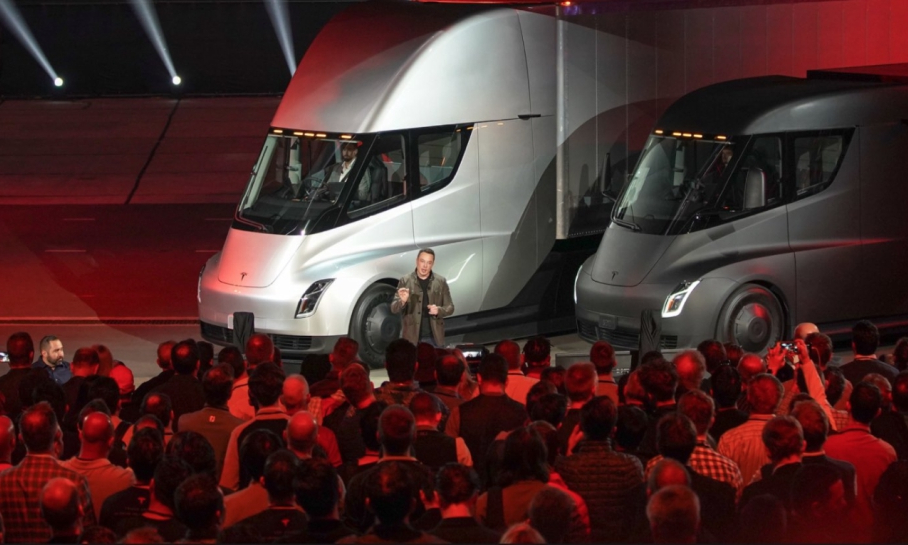 Tesla "trình làng" dòng xe tải hạng nặng chạy bằng điện